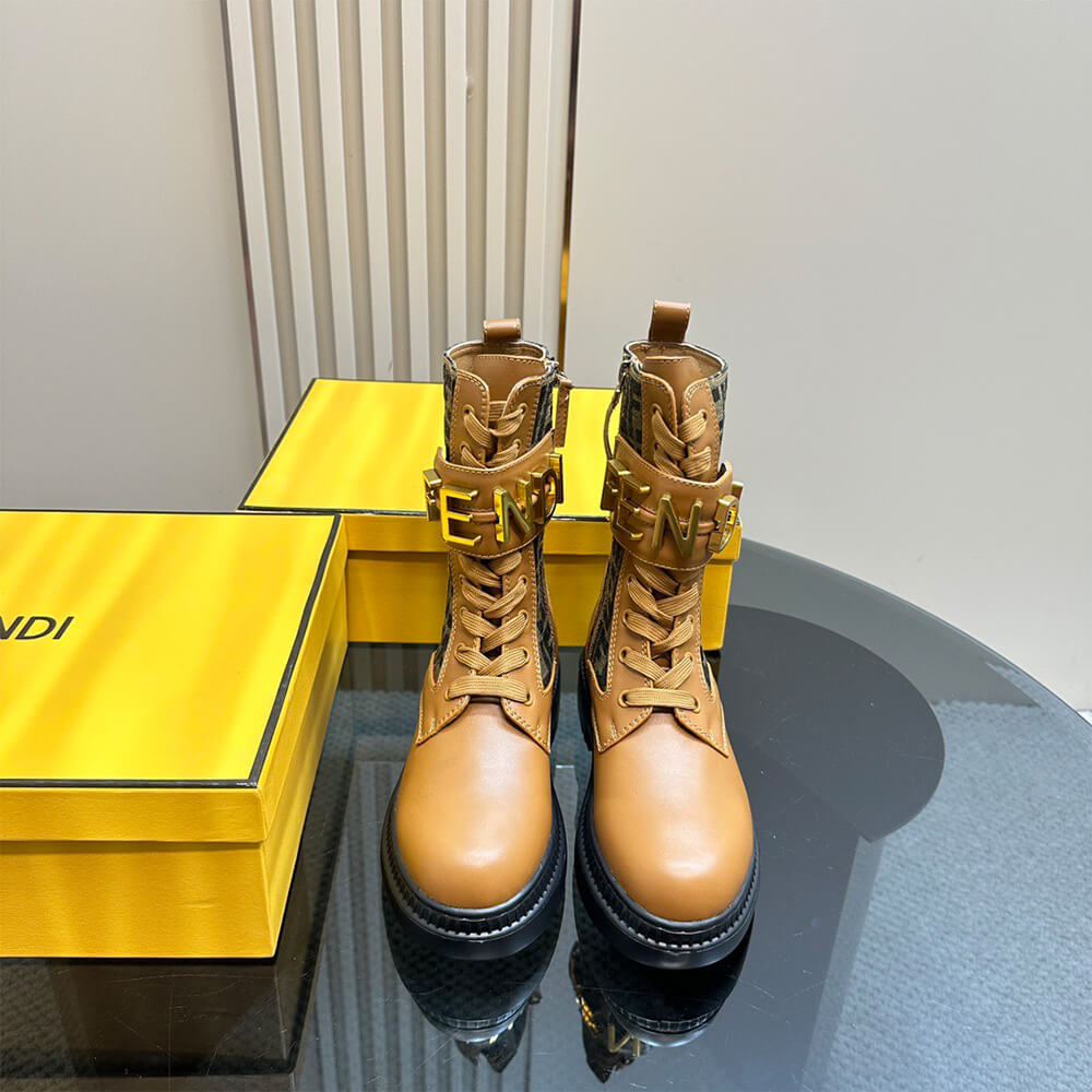 F**di F**digraphy logo-plaque leather boots